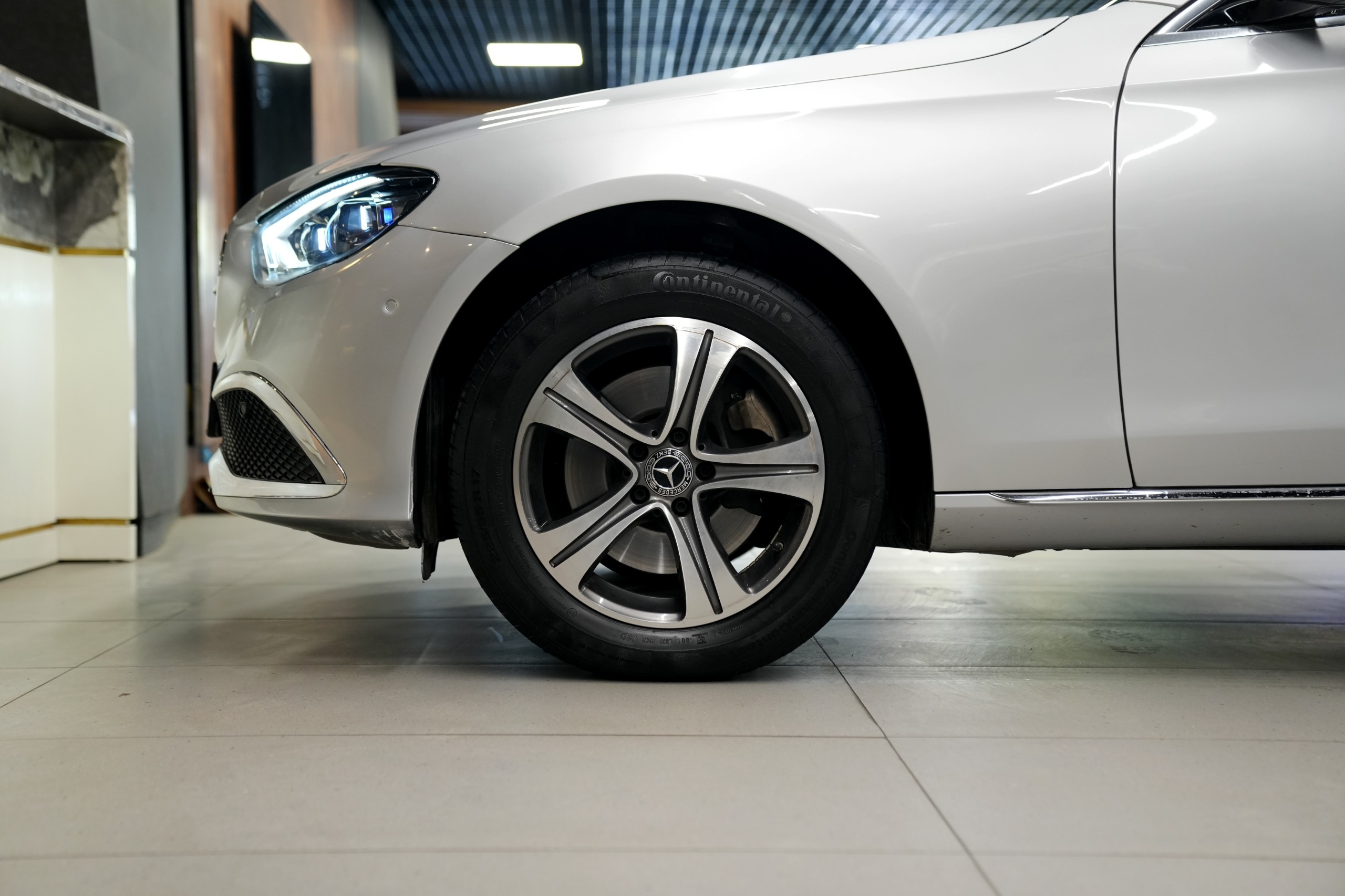 Mercedes-Benz E-Class  E200 Exclusive 